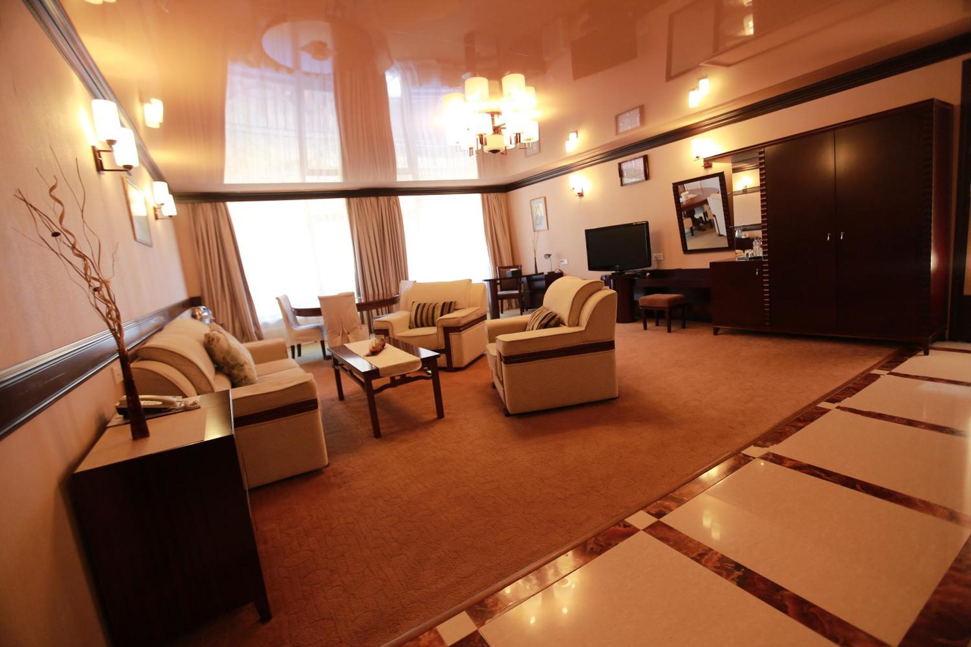 Best Western Plus Paradise Hotel 迪利然 外观 照片